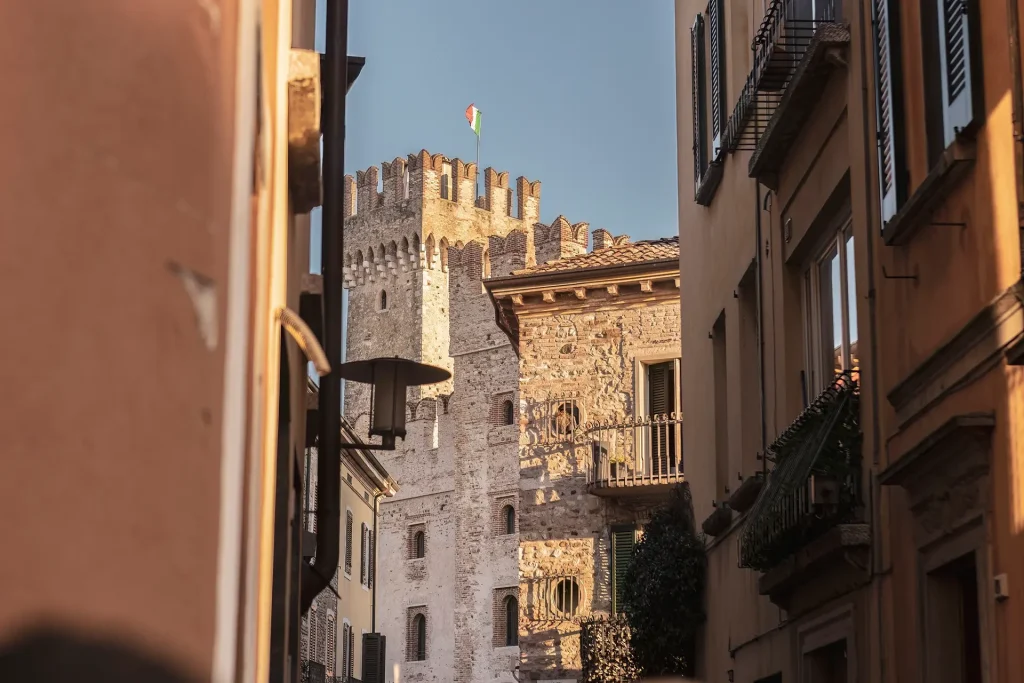 majestic-castle-sirmione-lake-garda